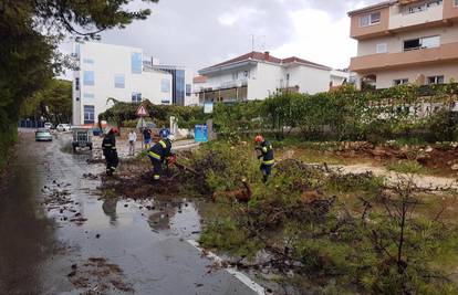 Jaka kiša poplavila Trogir, na Čiovu je pijavica rušila stupove