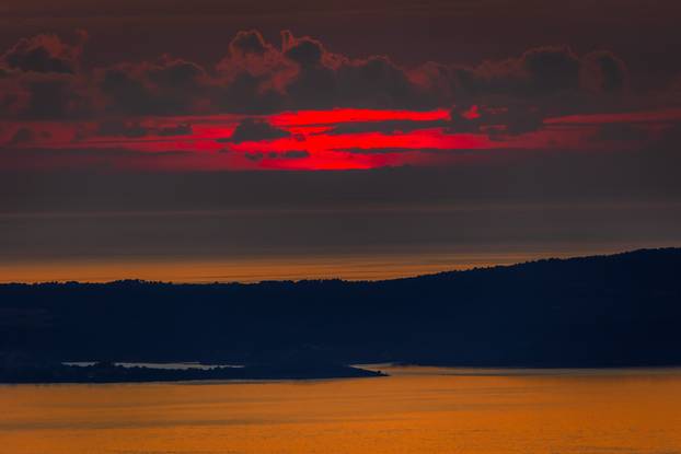 Pogled na zalazak sunca i Split