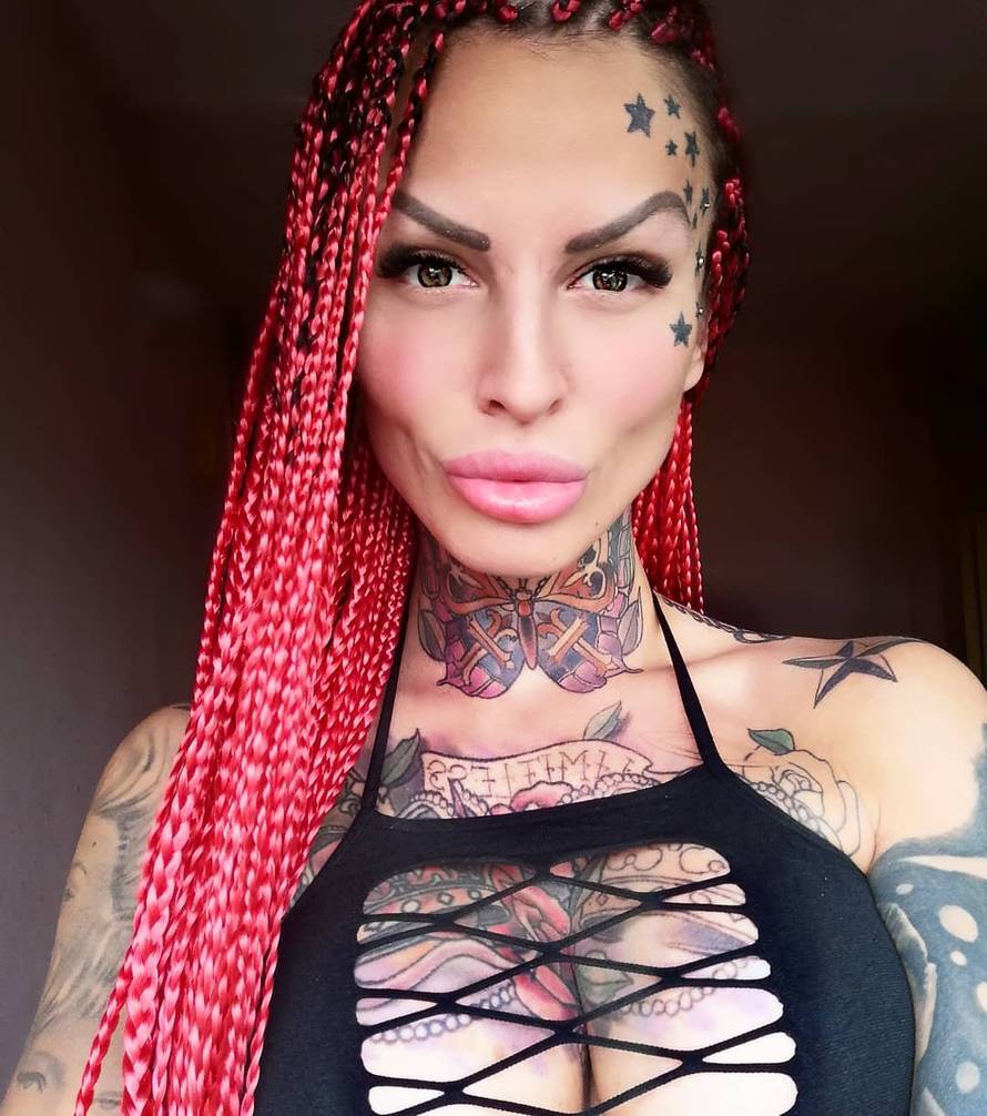 Snimaju porno filmove, mlate se i skidaju na svakom koraku