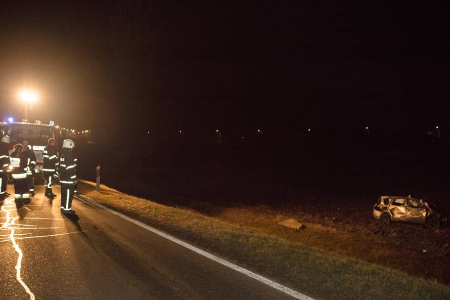 Auto se prevrnuo više puta, vozač (48) je ispao i poginuo