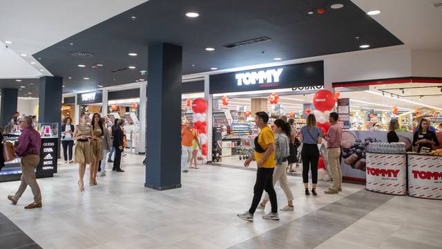 SPOT shopping mall u Makarskoj ovaj vikend obilježava prvi rođendan