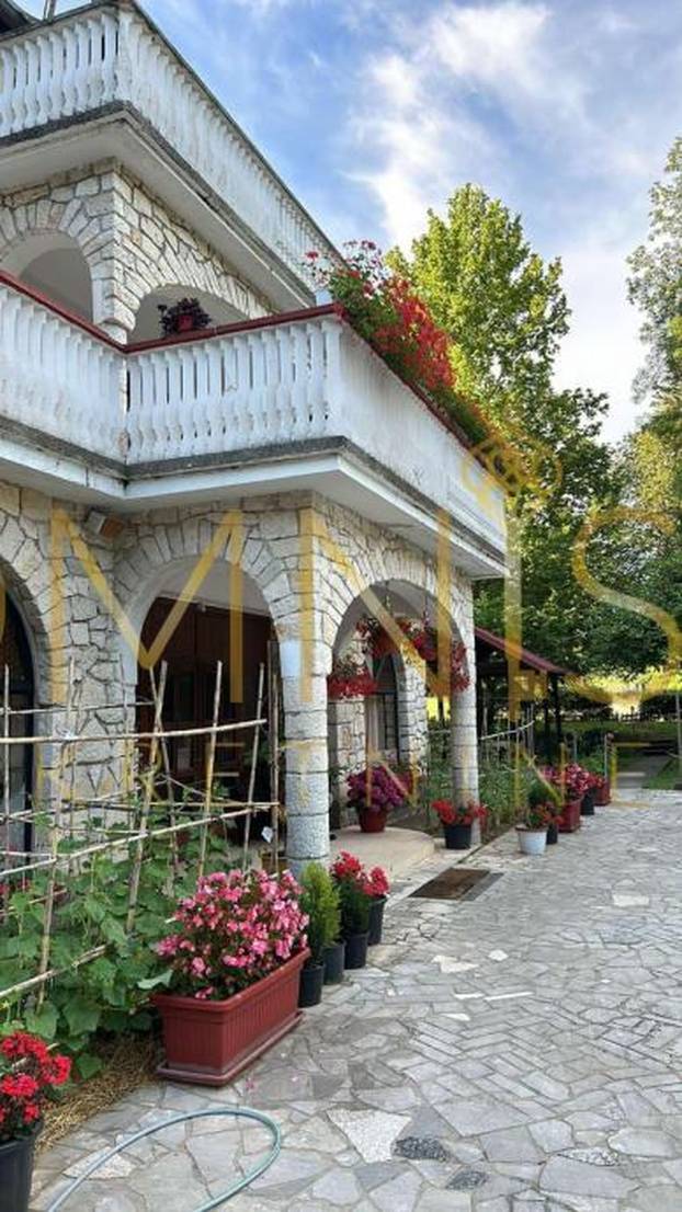 FOTO 'Dvorac' u Buzetu za 5,2 milijuna eura: Ima svoj bazen, saunu i posebno uređeni vrt