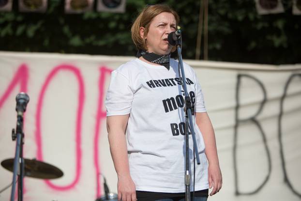 Na današnji 2016. održani veliki prosvjedi "Hrvatska može bolje" u znak potpore kurikularnoj reformi