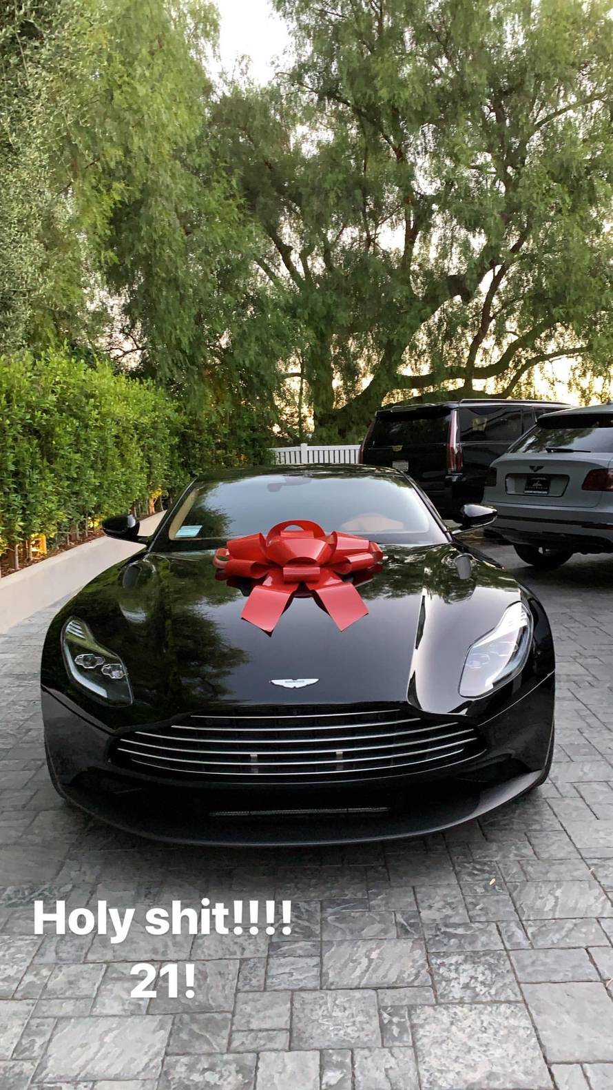 Ludi tulum: Sofia za rođendan dobila dva automobila od dečka