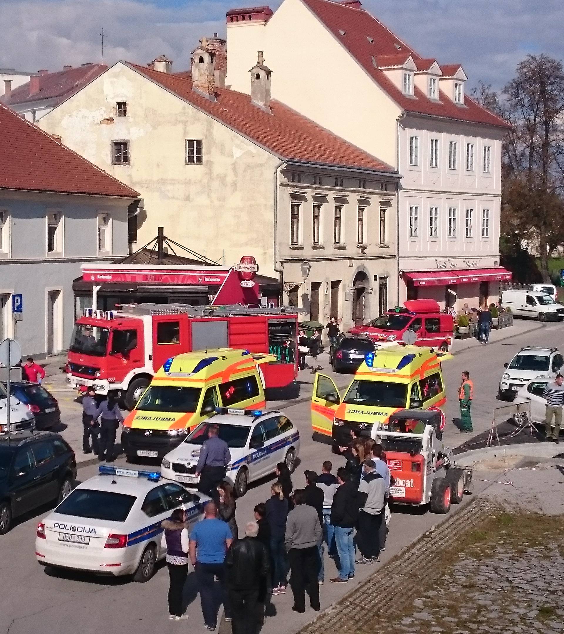 Užas u Karlovcu: Sjekirom ubio ženu pa 'digao' stan  u zrak