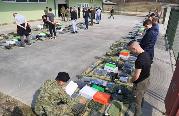 Ministar Anušić i general Kundid na prvom danu TVO-a na Slunju