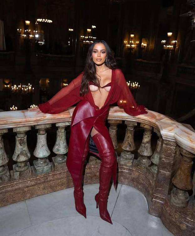 FOTO Vrućoj Brazilki Anitti tange su uniforma: Na koncertima vrti stražnjicom i zaluđuje fanove