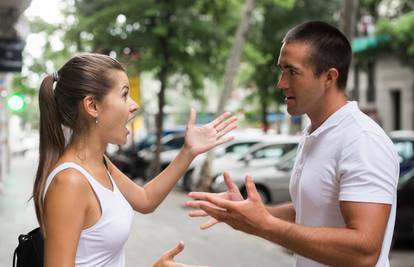 Sretni parovi si ovih 7 fraza ne govore u svađi: Izbjegnite ih i vi