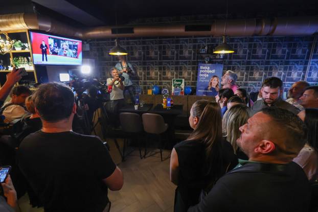 Zagreb: Doček izbornih rezultata u izbornom stožeru Marije Selak Raspudić