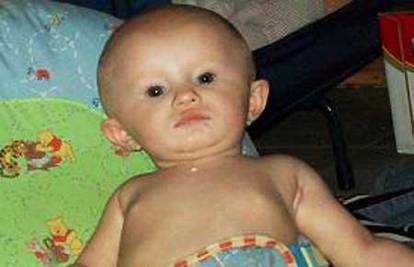 SAD: Nestalu bebu policija našla u ladici ispod kreveta