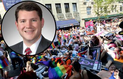 Političar homofob uhvaćen dok se seksao s mladićem u uredu