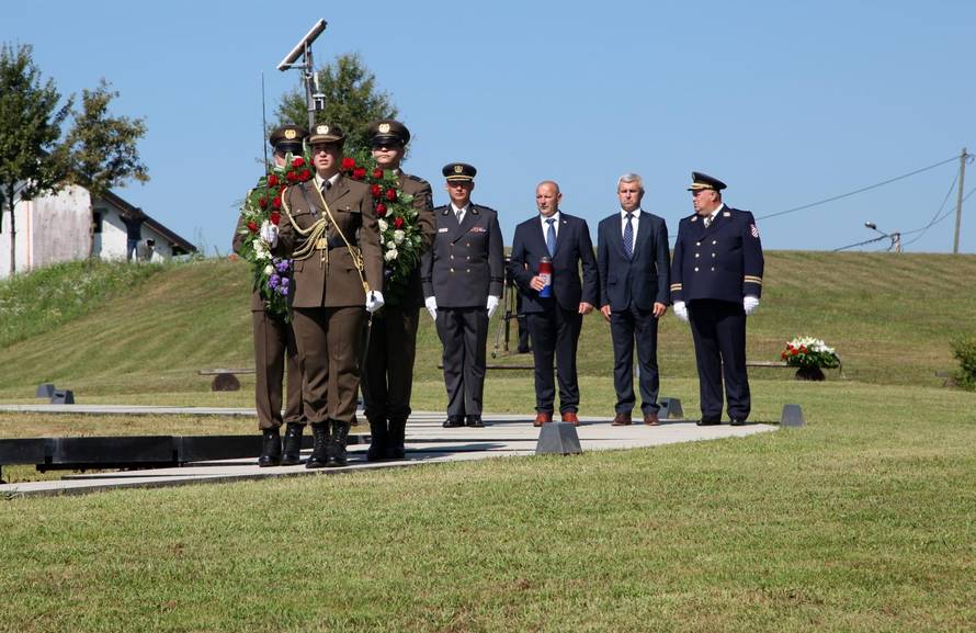 Hrvatska Kostajnica: ObiljeÅ¾avanje 28. obljetnice pogibije ratnog reportera Gordana Lederera