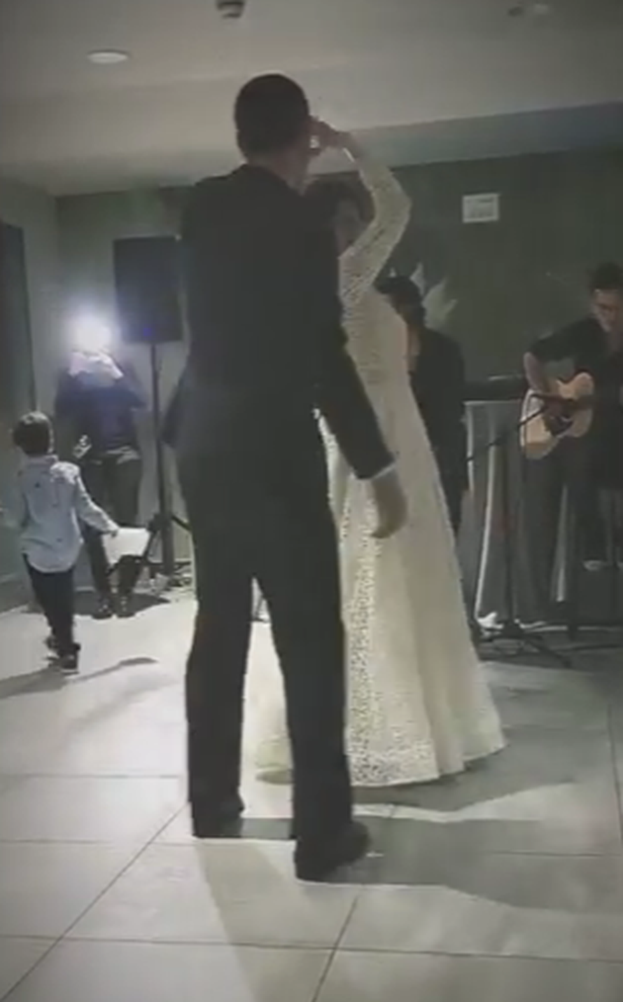 Oženio se voditelj Ivan Vukušić, a Filip Rudan pjevao na svadbi