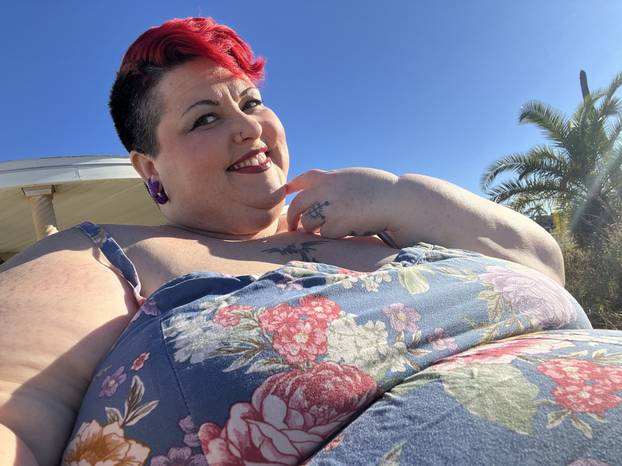 800lb fetish model dishes on bizarre requests from clients