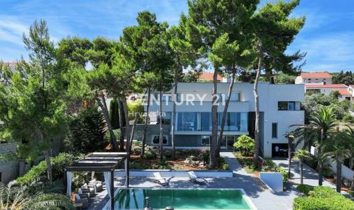 FOTO Vila na Dugom otoku je prvi red do mora i ima bazen! Pogodite za koliko se prodaje