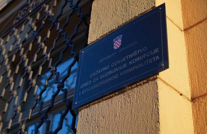 USKOK pokrenuo istragu protiv policajca iz Poreča: Odavao je tajne podatke zatvorniku u Puli