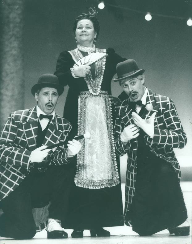 FOTO 'Mala Floramye' slavi 99. rođendan! Pogledajte kako se postava mijenjala kroz godine