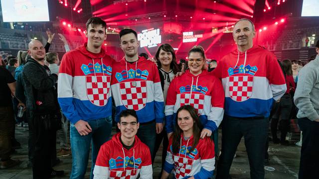 Hrvati iz svih dijelova svijeta su stigli na domoljubni koncert 'Domu mom' u Arenu Zagreb