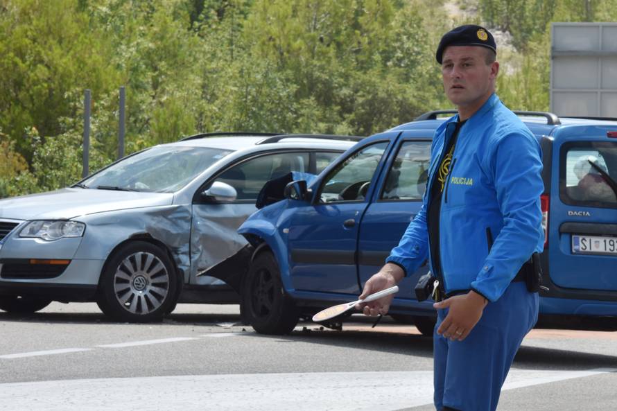 Osam osoba ozlijeÄeno u prometnoj nesreÄo kod Å ibenika