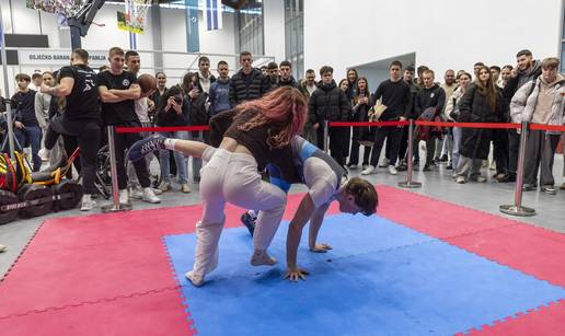 FOTO U Osijeku otvoren Sajam mogu&cacute;nosti, maturanti razgledali razgledali fakultete