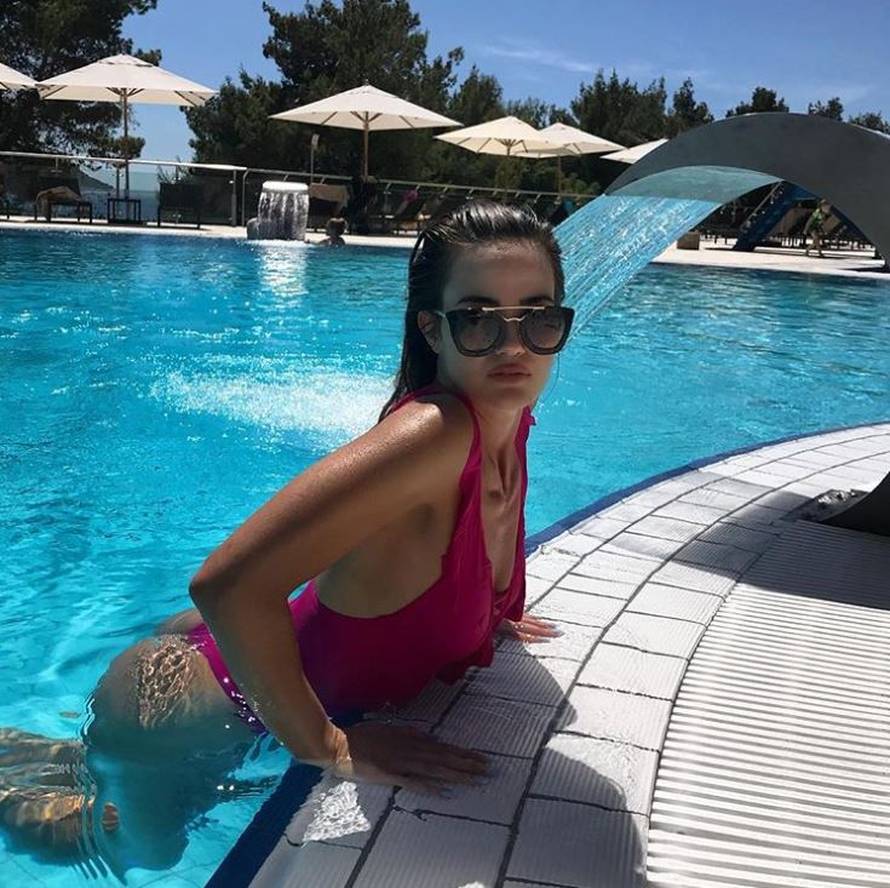 Skinula se: Cura Ćaleta-Cara u toplesu navija za nogometaše