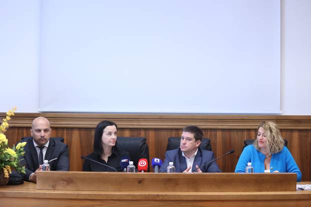 Crikvenica: Ministrica Marija Vučković i ministar Oleg Butković sudjelovali su na dodjeli ugovora za sanaciju i zatvaranje odlagalište otpada "Kalvarija"