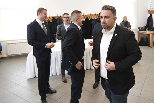 &Zcaron;upan Golubi&cacute; zabranio dekolte i minice: 'Pove&cacute;ao sam tro&scaron;kove kupnje odje&cacute;e s 200 na 250 &euro;'