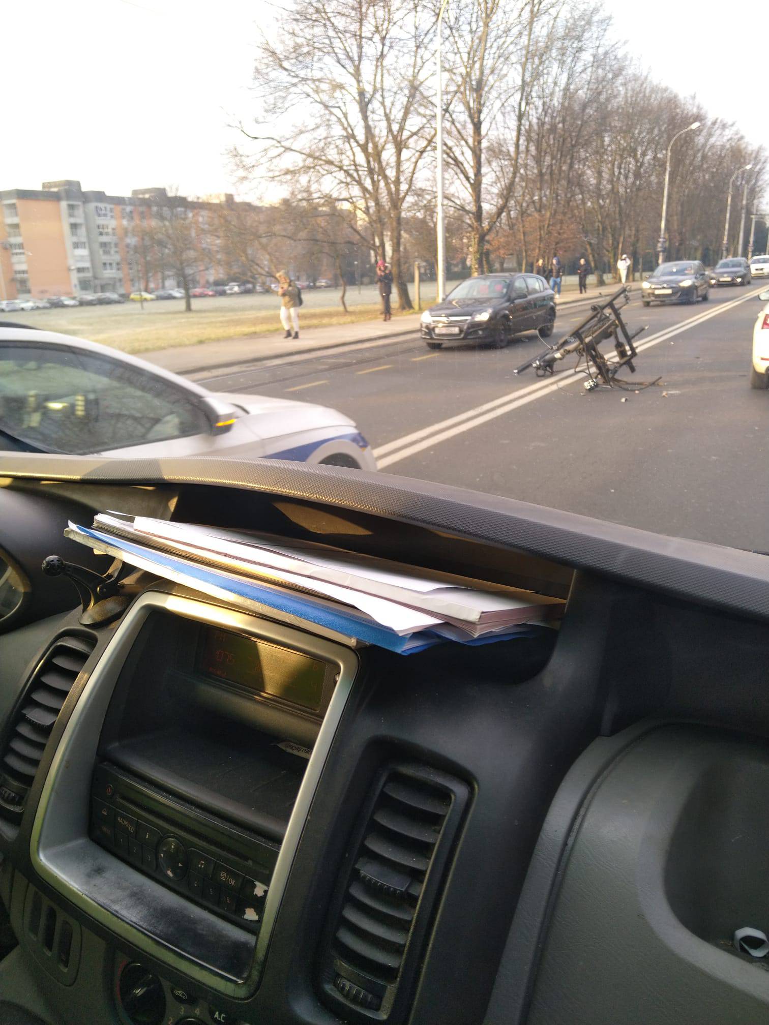 Dio tramvaja pao je na auto u Zagrebu: 'Da je bilo na šajbu, vozač se ne bi dobro proveo'