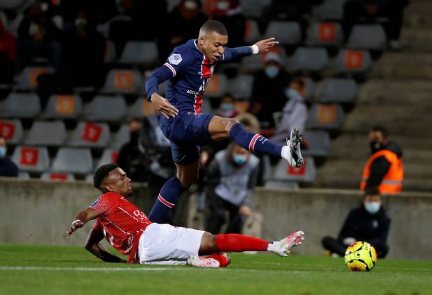 Ligue 1 - Nimes Olympique vs Paris St Germain