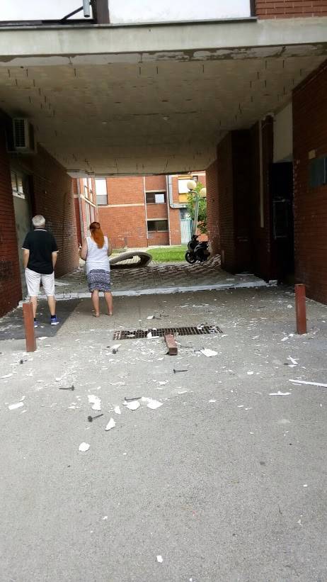 Pao strop u prolazu zgrade na Jarunu: 'Čuo sam jak udarac'