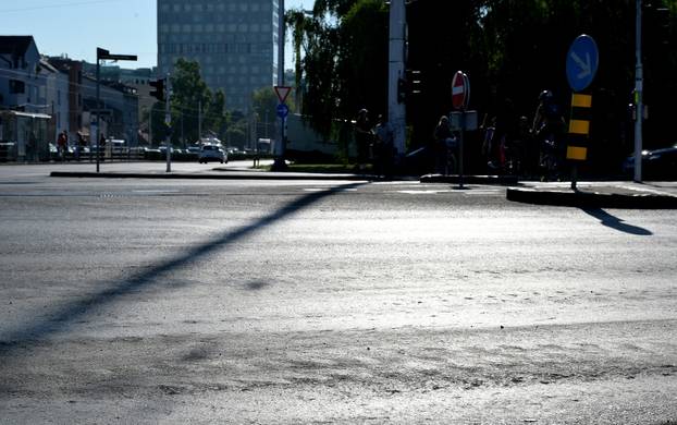 Zagreb: Oštećenja na kolniku nakon prolaska oklopnih vozila tijekom vojnog mimohoda