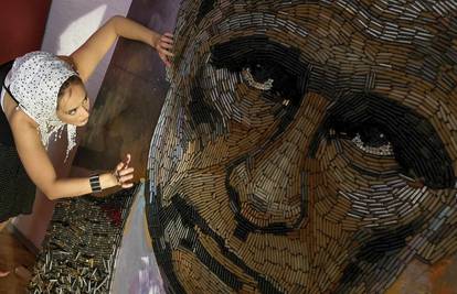 Lice rata: Portret Vladimira Putina izradila od 5000 čahura