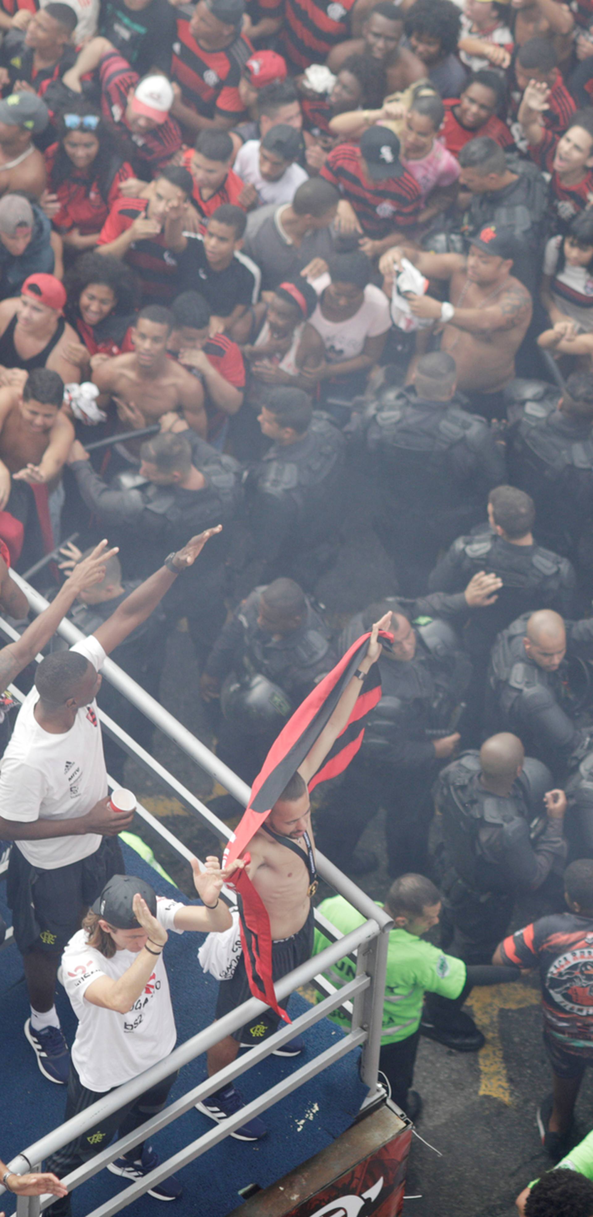 Lude scene u Riju: Rijeke ljudi slavile Flamengo pa izbio kaos