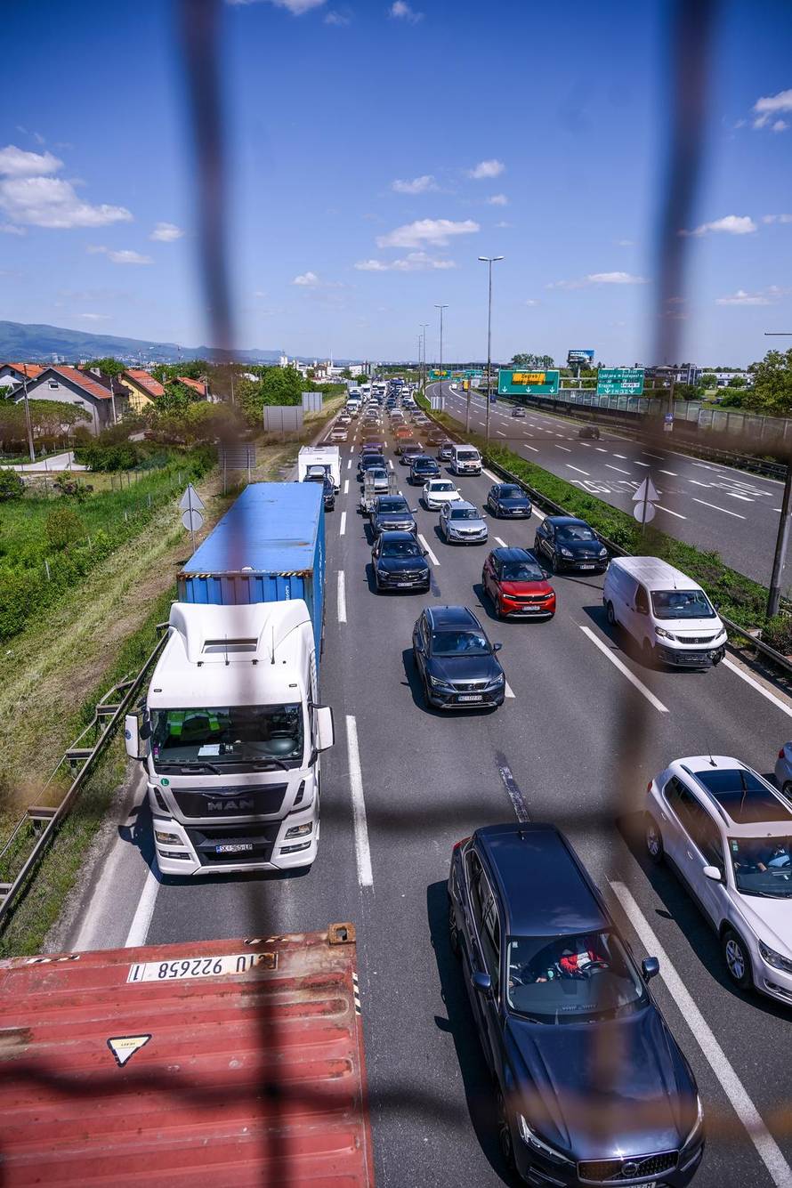 Zagreb: Gužve na naplatoj kućici Lučko zbog produženog vikenda