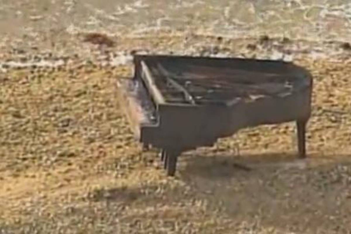 Pred obalom Miamija ostavili klavir, službe ga neće micati
