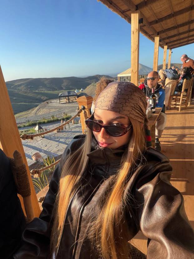 Alisha je prošlost. Zvijezda Brazila sad se spetljala s kćeri legende Arsenala. Tek joj je 19