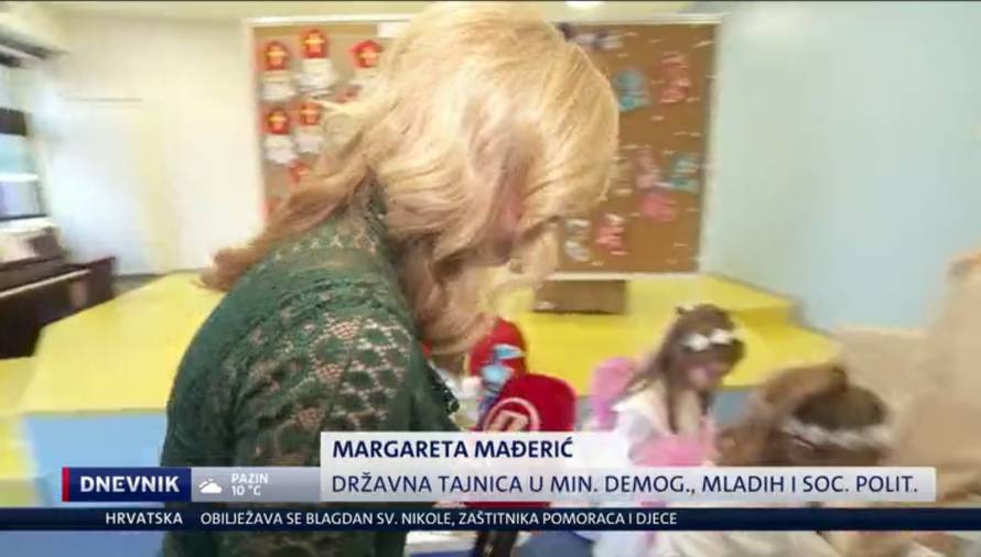 Državna tajnica koja bježi pred kamerama i odana svakom šefu