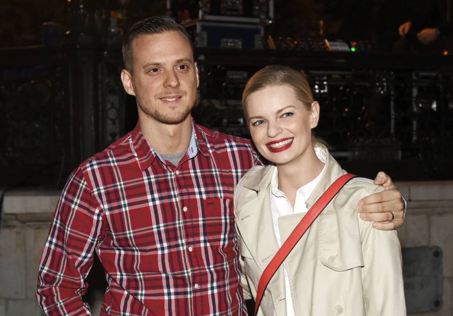 Pozirala bez grudnjaka: Žudjela sam povećati grudi silikonima