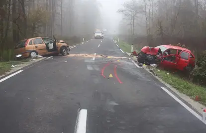 Teško su ozlijeđeni: Muškarac (84) pretjecao drugog (71) pa se frontalno sudario sa ženom (77)