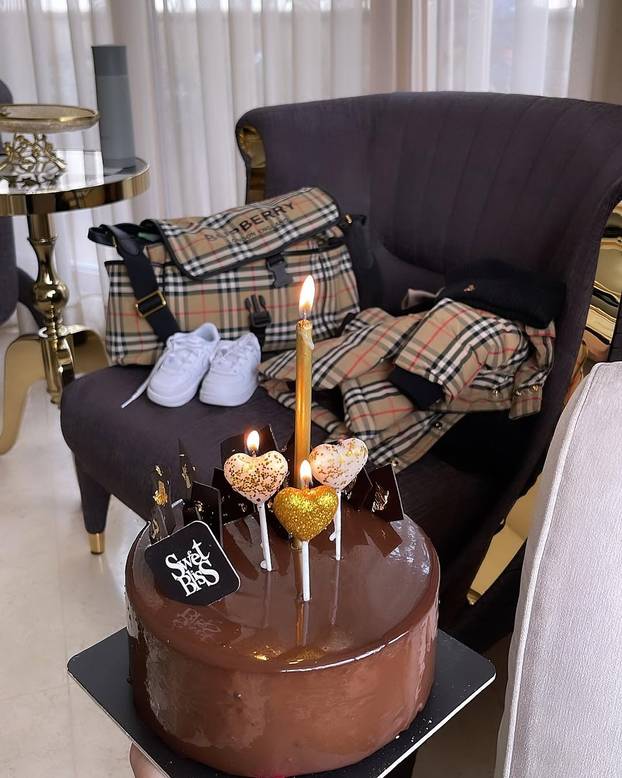 Tko je zlatna mladež Irana? Dok krv 'teče' ulicama, bahato se razmeću luksuzom i golotinjom