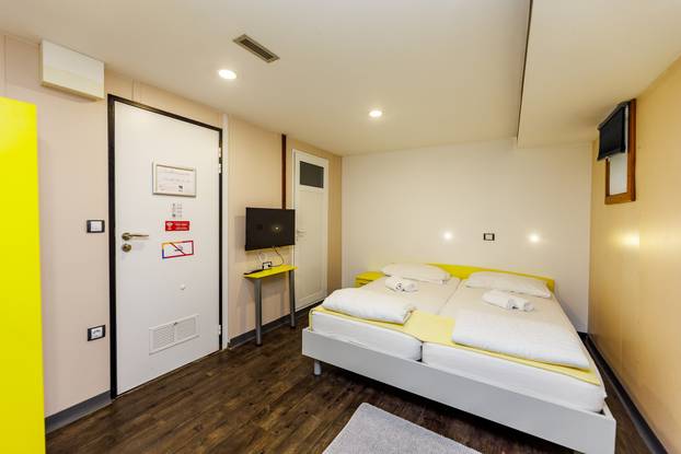 FOTO Zavirite u prvi brod-hotel u Hrvatskoj: Noćenje na ovom brodu u Rijeci ima posebnu čar