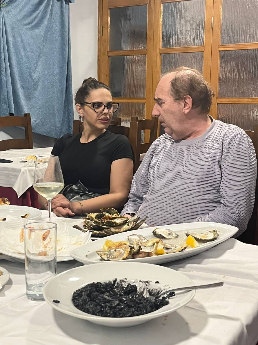 VIDEO Grdović je cijelu večer pjevao, ljubio i grlio odvjetnicu: 'Udvarao mi se, ali uzalud...'