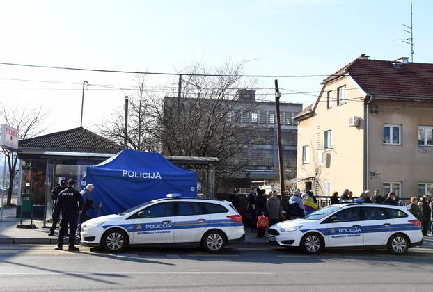 Policijski očevid na autobusnoj stanici u Sesvetama gdje je pronađeno tijelo muškarca