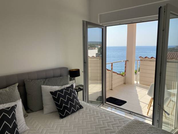 Prodaje se vila u Lunu s velikim bazenom: Cijena? Ma sitnica...