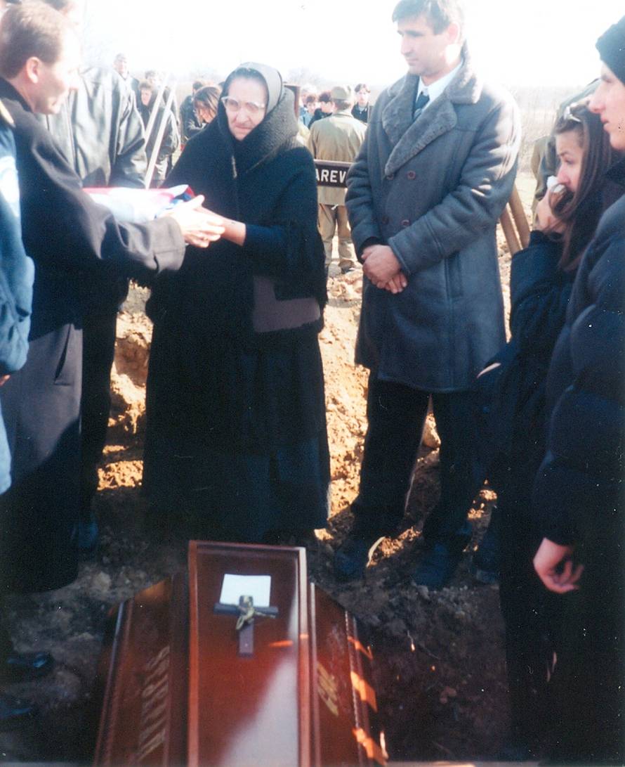 Srpska paravojska natjerala ih 'brati grožđe' u minskom polju. Uhvatili su se za ruke i krenuli...