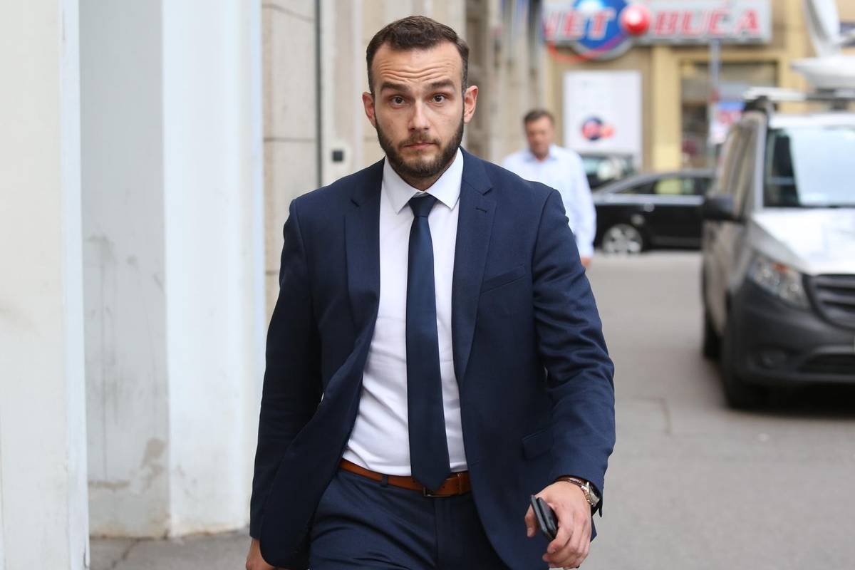'Ovo nije kapitulacija, Vlada je samo prihvatila volju građana'