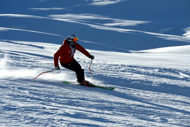 Ski resorts in northern Italy reopen despite rise in coronavirus infections