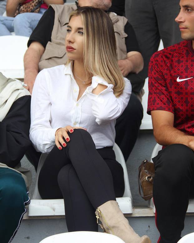 FOTO Tursku sutkinju zbog seks skandala izbacili iz nogometa. Pogodite čime se sada bavi...