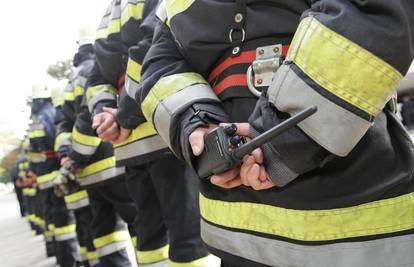 Zagreb: U tri minute dvoje djece ostalo zaključano u autima, situaciju su spasili vatrogasci