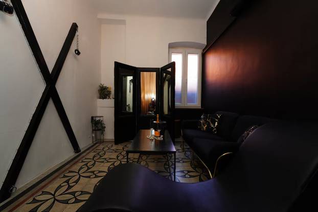 FOTO Stan u Zadru uređen je kao set iz filmova za odrasle: Evo koliko stoji noćenje